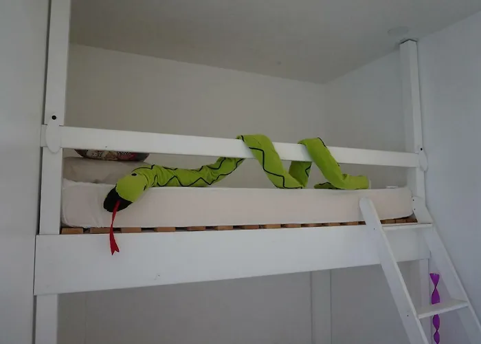 Port Mezua アパート メーズ